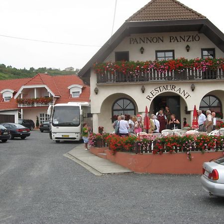 Pannon Panzio Restaurant Hotel Pannonhalma Luaran gambar
