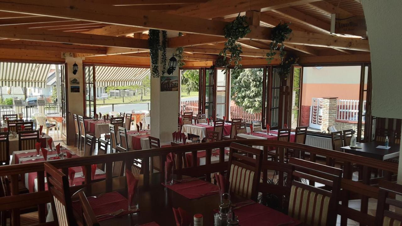 Pannon Panzio Restaurant Hotel Pannonhalma Luaran gambar