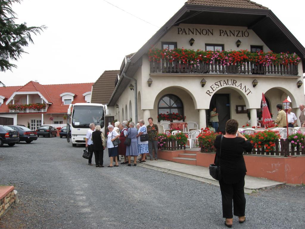Pannon Panzio Restaurant Hotel Pannonhalma Luaran gambar