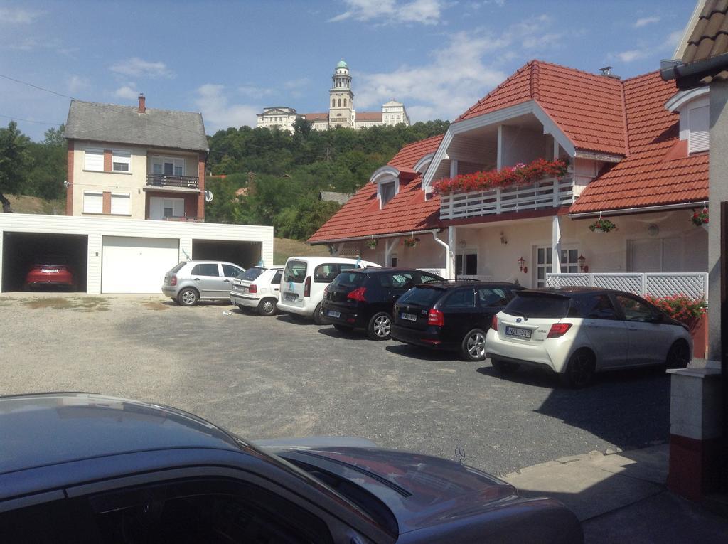 Pannon Panzio Restaurant Hotel Pannonhalma Luaran gambar
