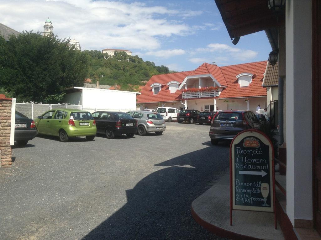 Pannon Panzio Restaurant Hotel Pannonhalma Luaran gambar